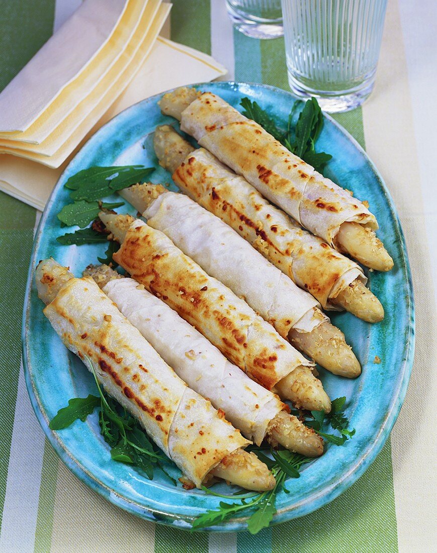 White asparagus spears with walnuts in yufka pastry