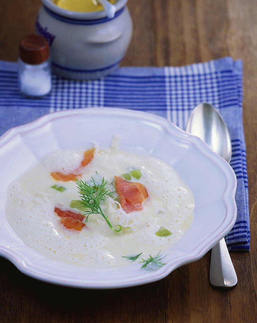 Meerrettich-Senf-Suppe mit Räucherlachs