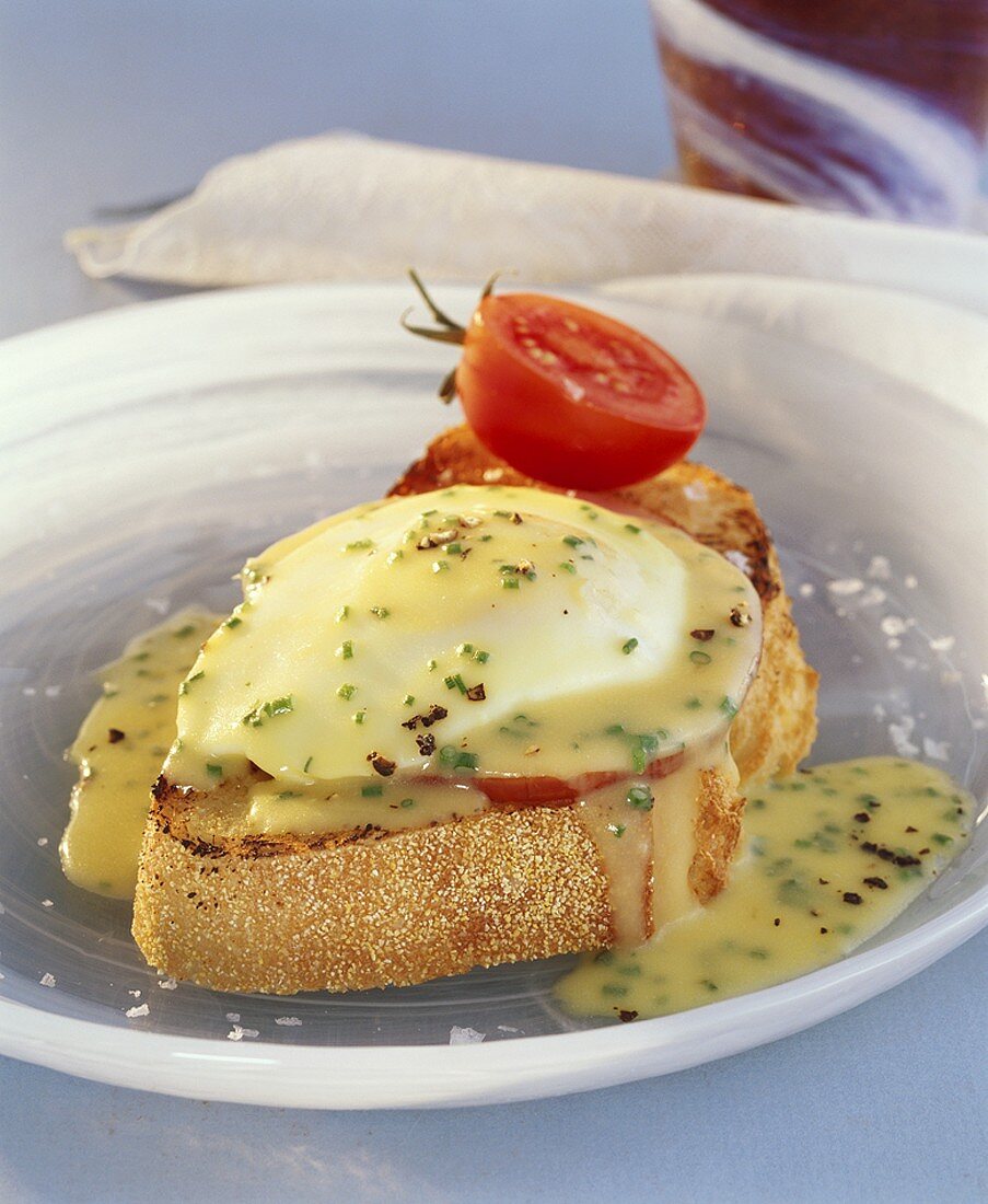 Egg Benedict (Poached egg on toast, USA)