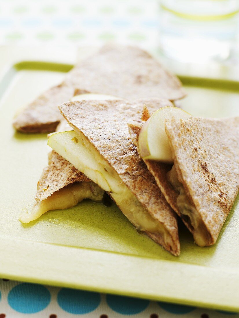 Tortillas with Jack cheese and apple slices