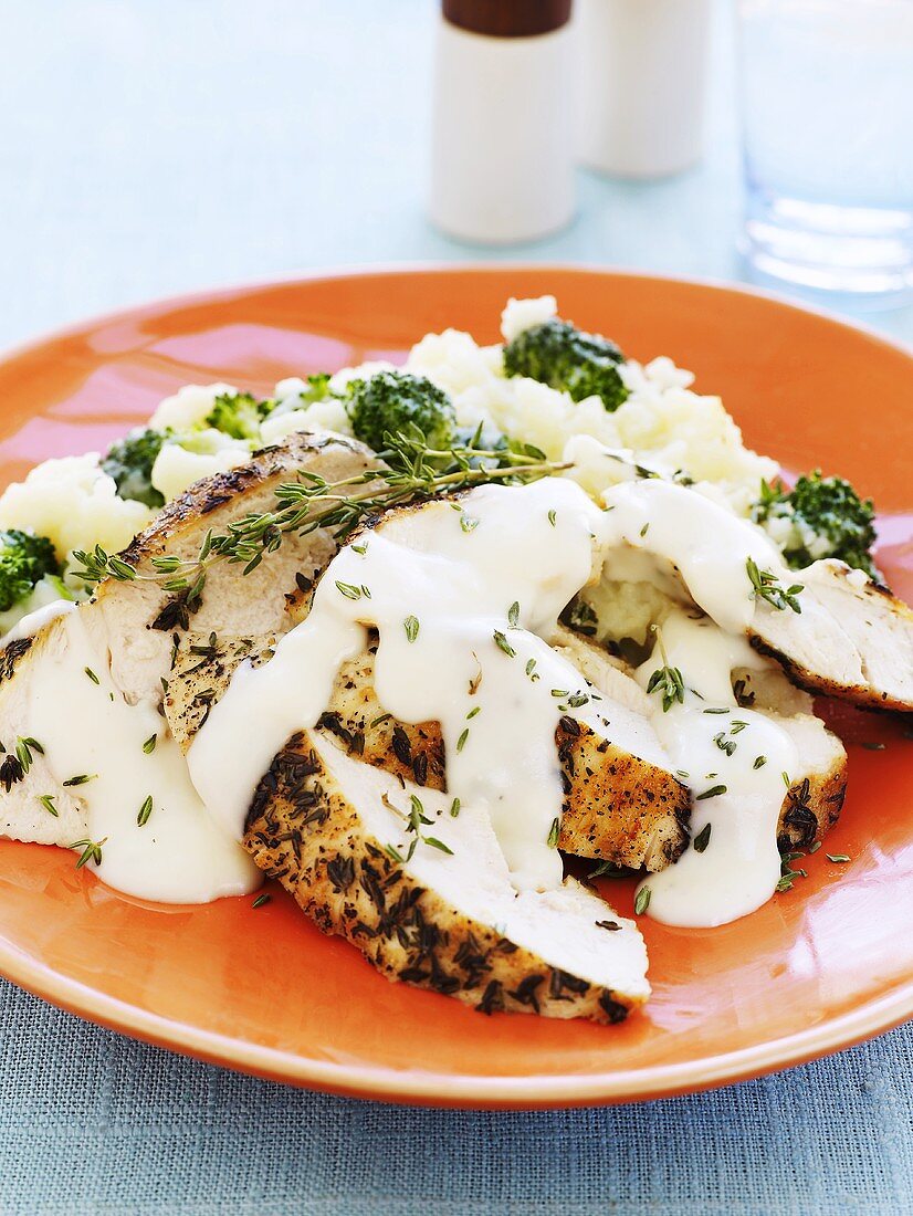 Chicken with thyme, cream sauce, broccoli and mashed potato