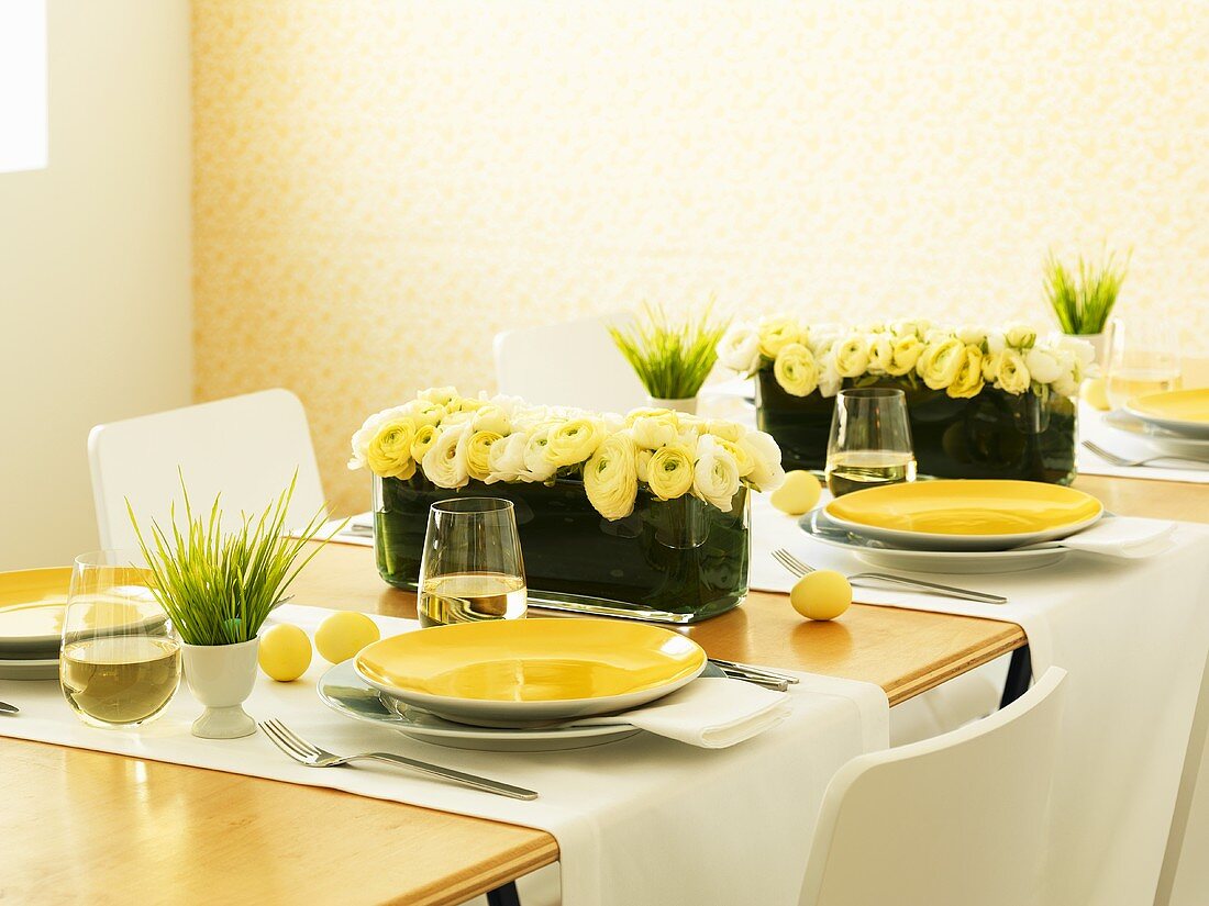 Gedeckter Tisch zu Ostern