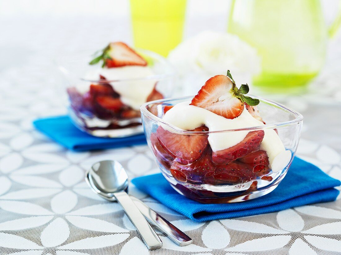 Erdbeeren mit Pfeffer und Zabaione