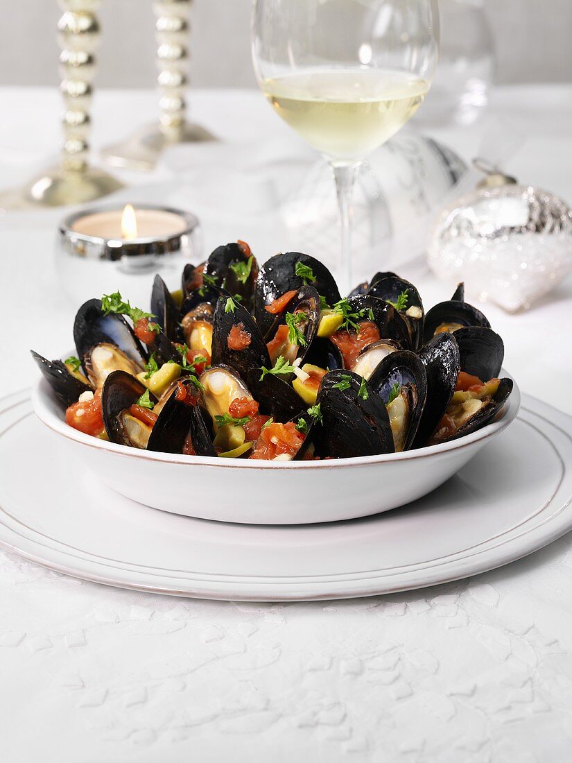 Steamed mussels with chilli tomato sauce (Christmas)