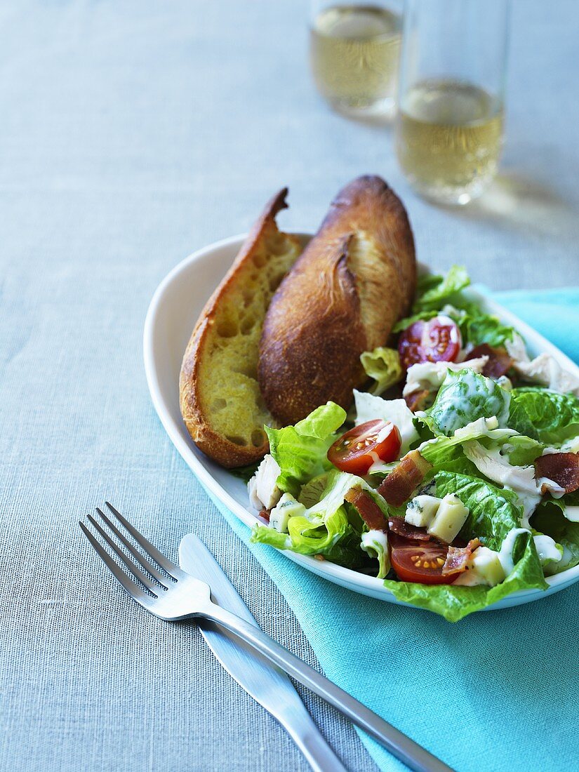 Salad leaves with turkey, toasted bread