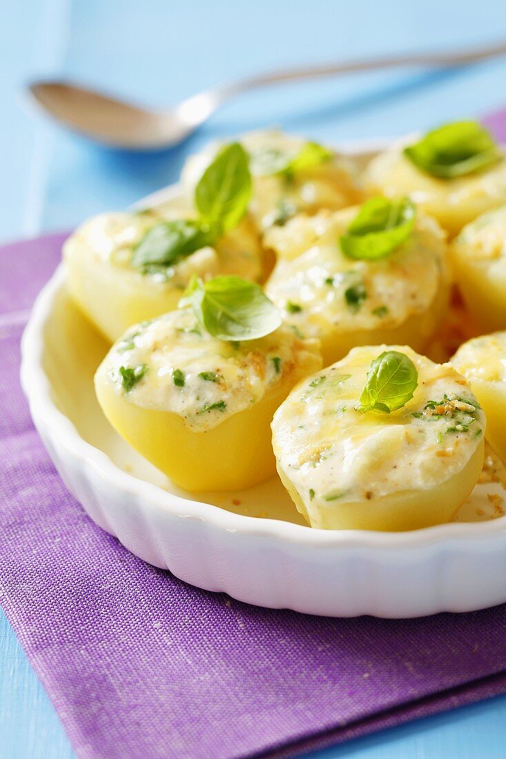 Potatoes stuffed with mascarpone and basil