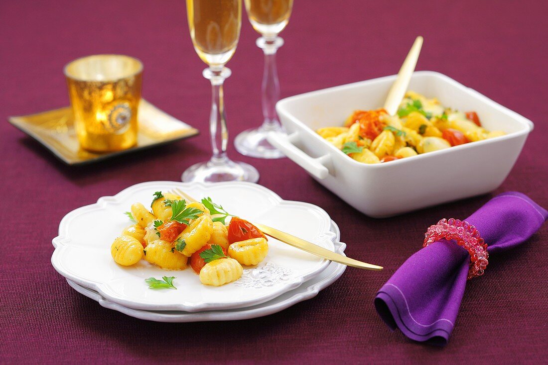 Gnocchi mit Cocktailtomaten, Mozzarella und Petersilie