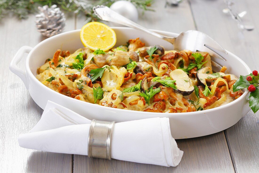Carp with mushrooms, sour cream and parsley (Christmas)