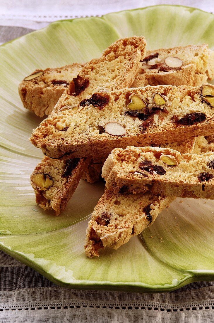 Spiced nut biscuits