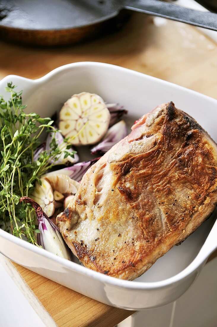 Browned lamb with garlic and thyme
