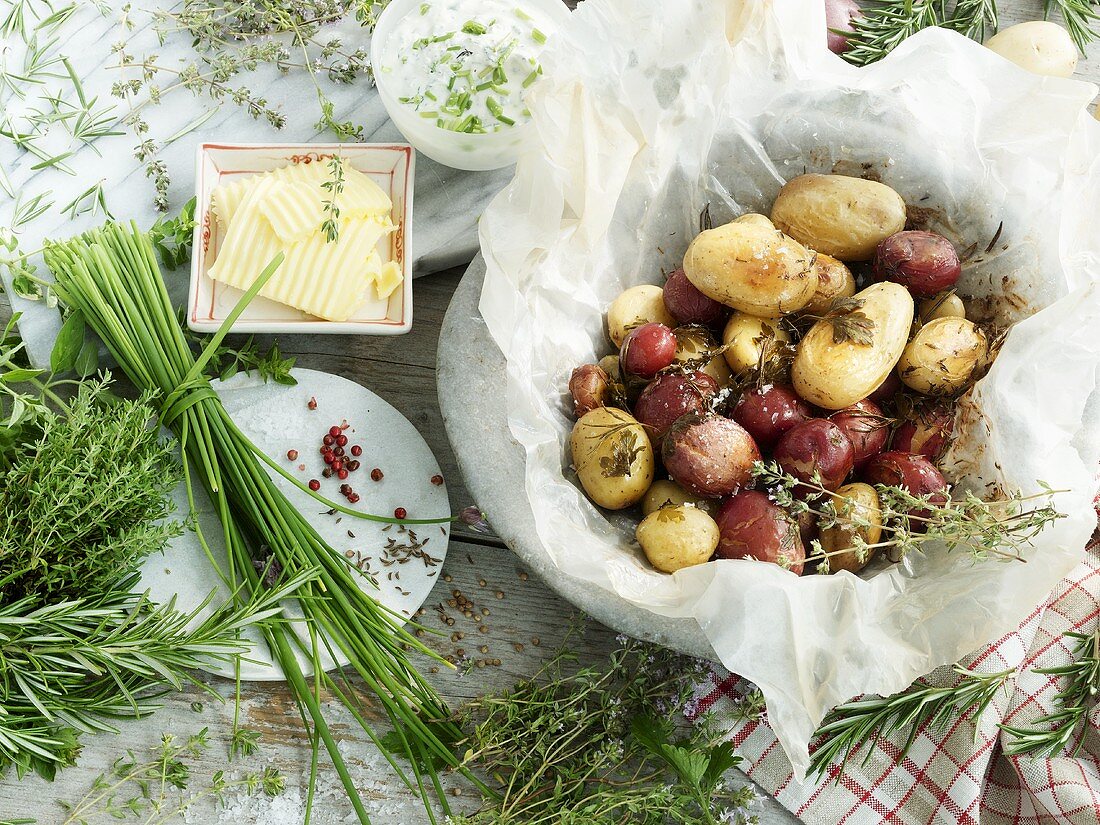 Potatoes baked in paper with butter and herb quark