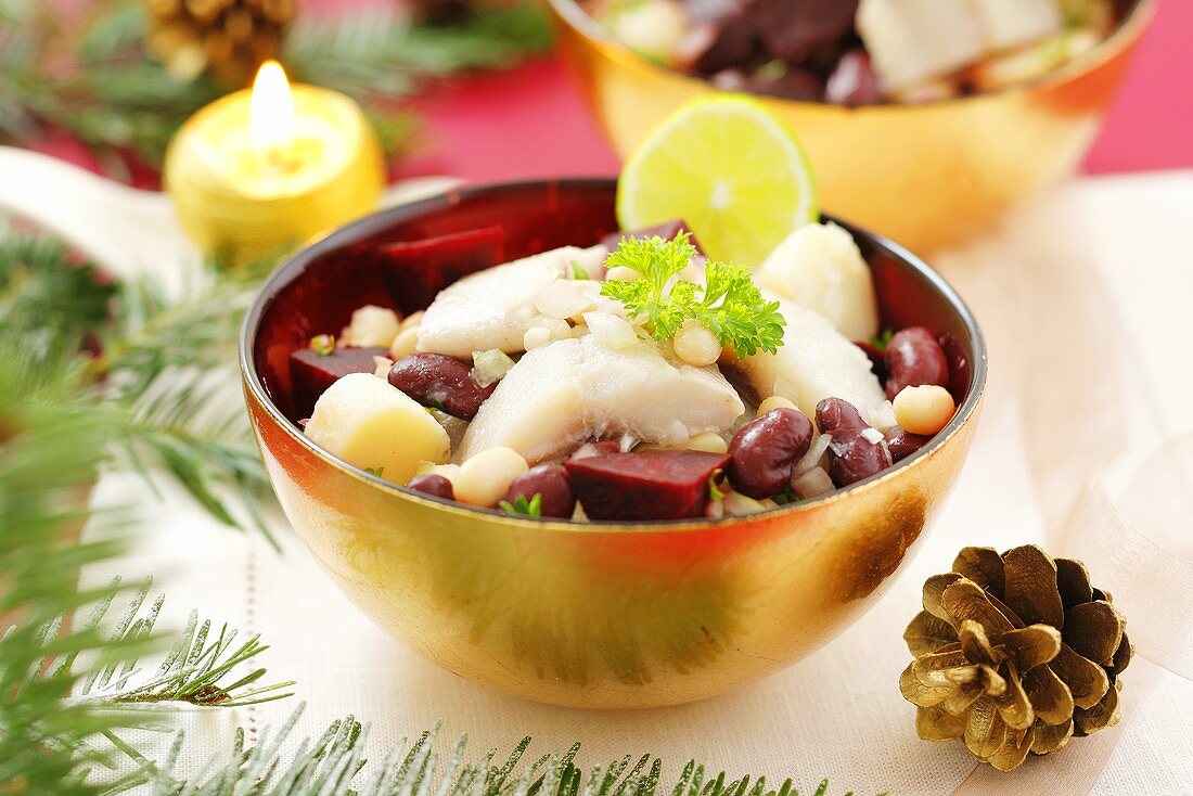 Heringssalat mit Roter Bete, Kidneybohnen und Kartoffeln (weihnachtlich)