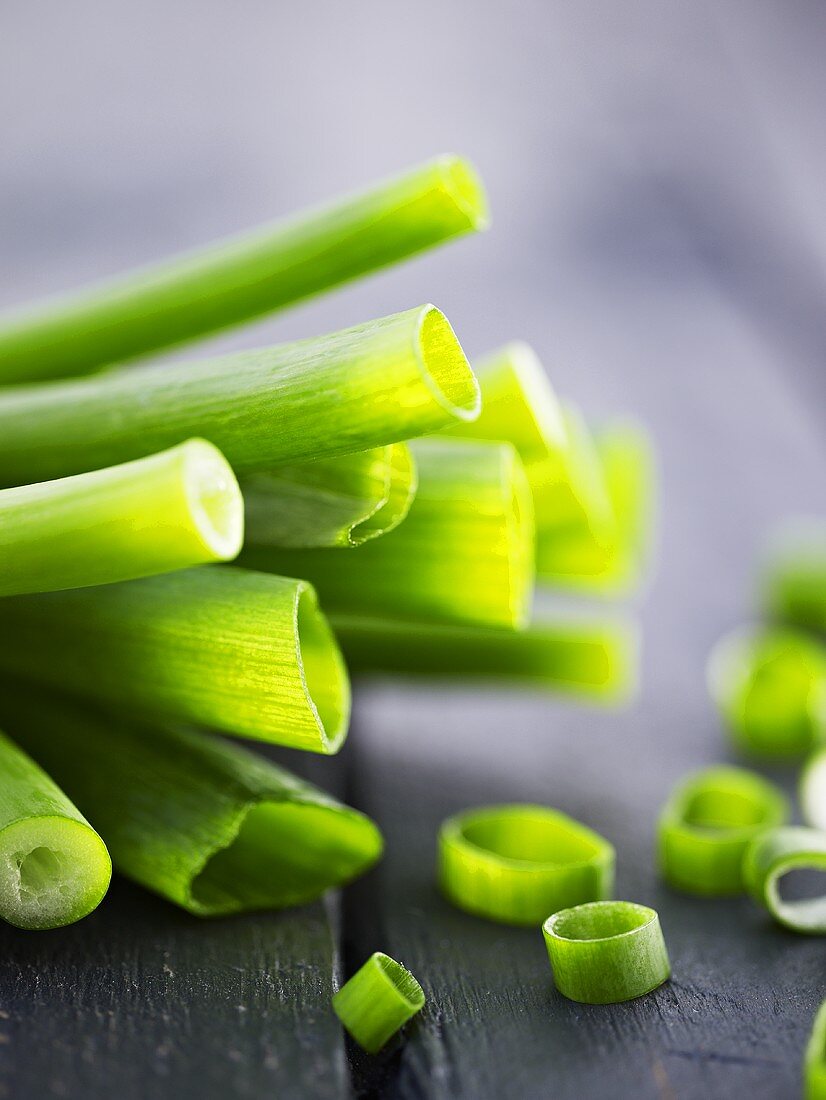 Spring onions, partly sliced
