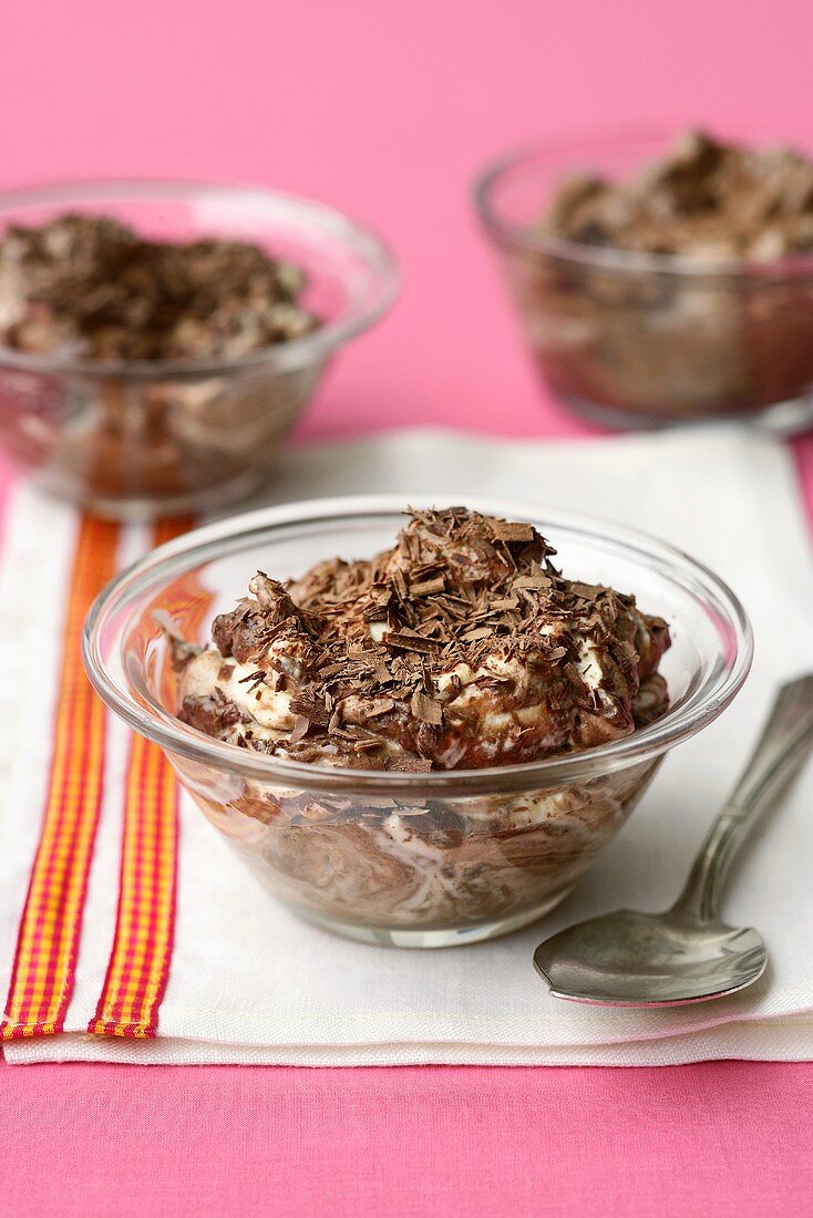 Chocolate mousse with grated chocolate