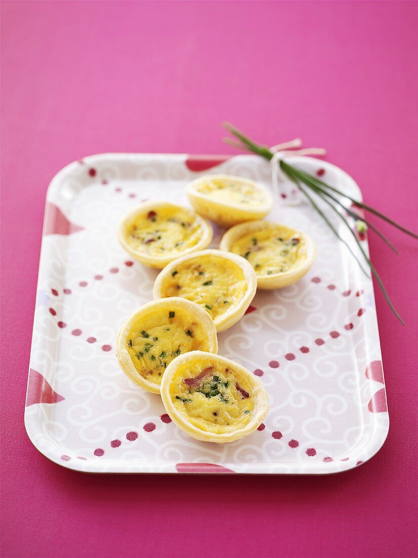 Bacon tarts with chives on tray