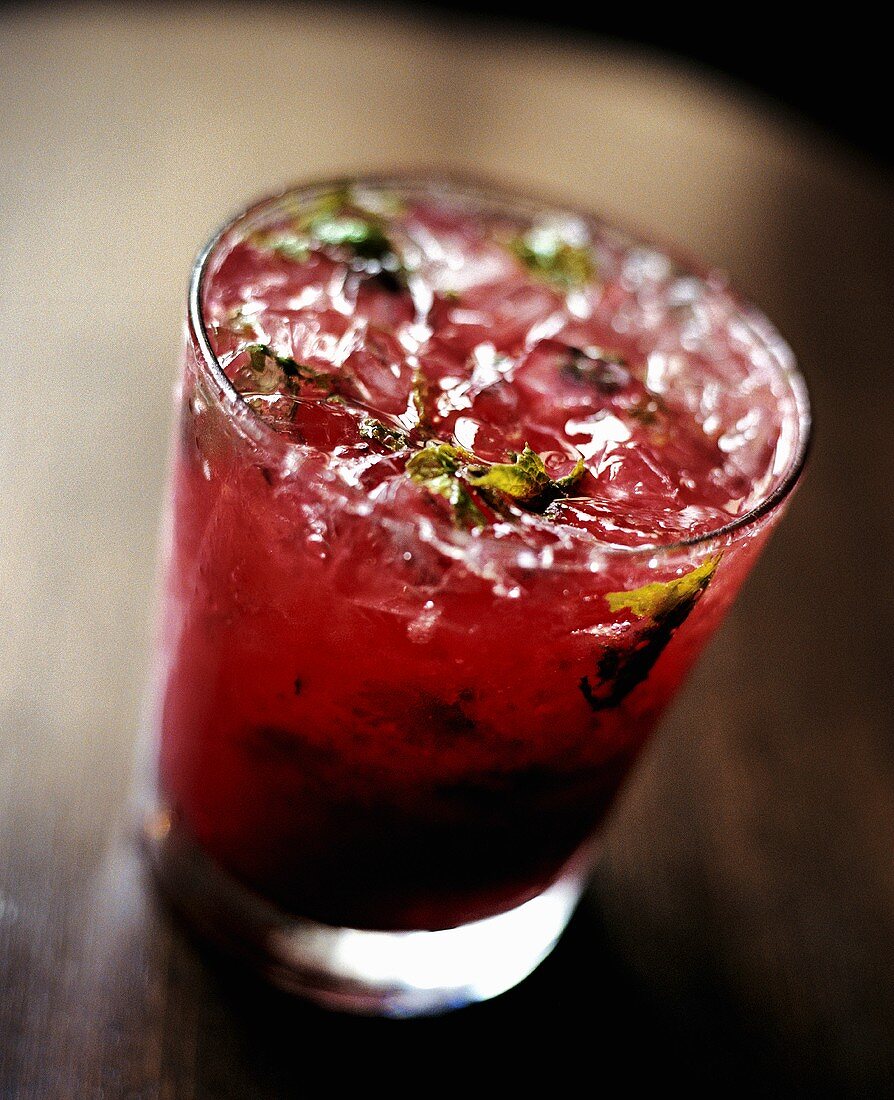 Mojito with raspberries and mint