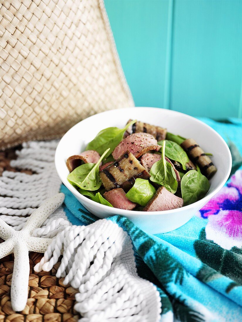 Spinach salad with grilled aubergine and lamb
