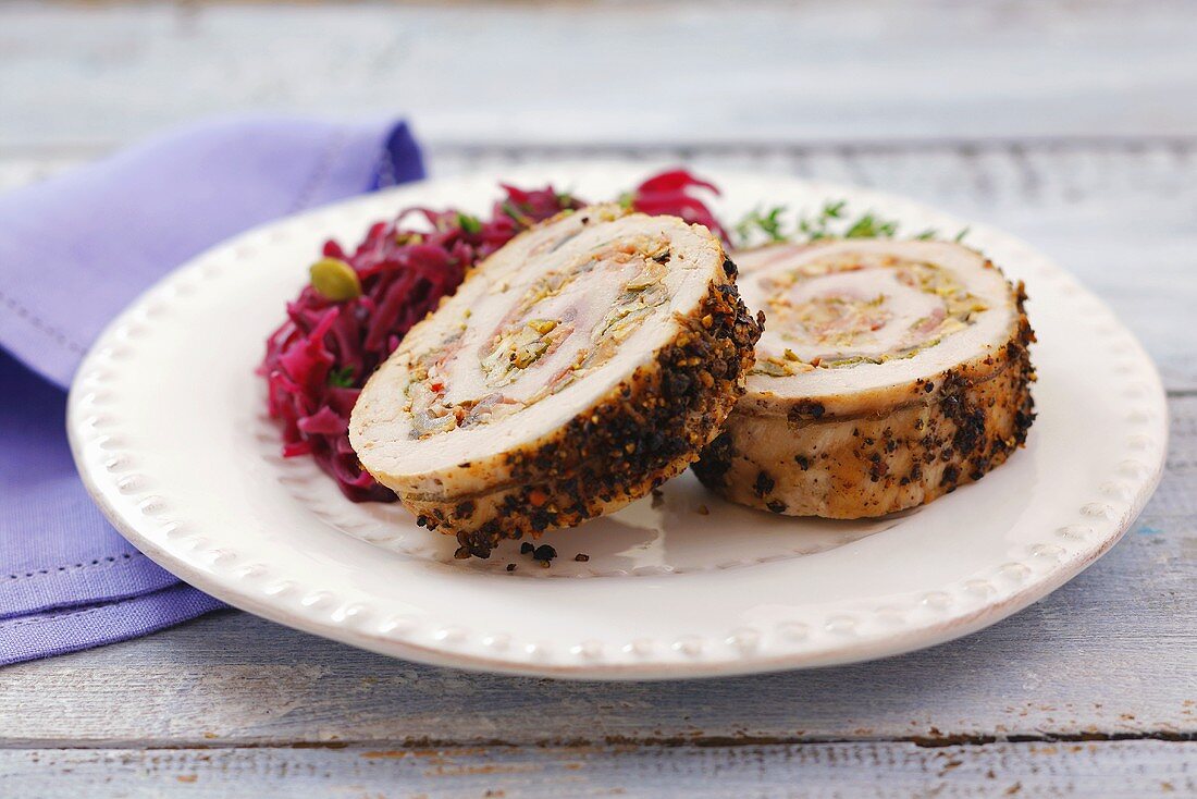 Schweinefleischroulade mit Champignon-Pancetta-Füllung