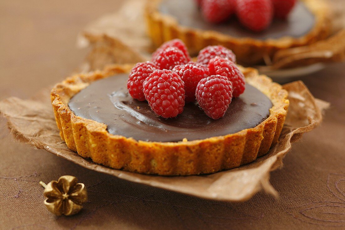 Chocolate tarts with raspberries