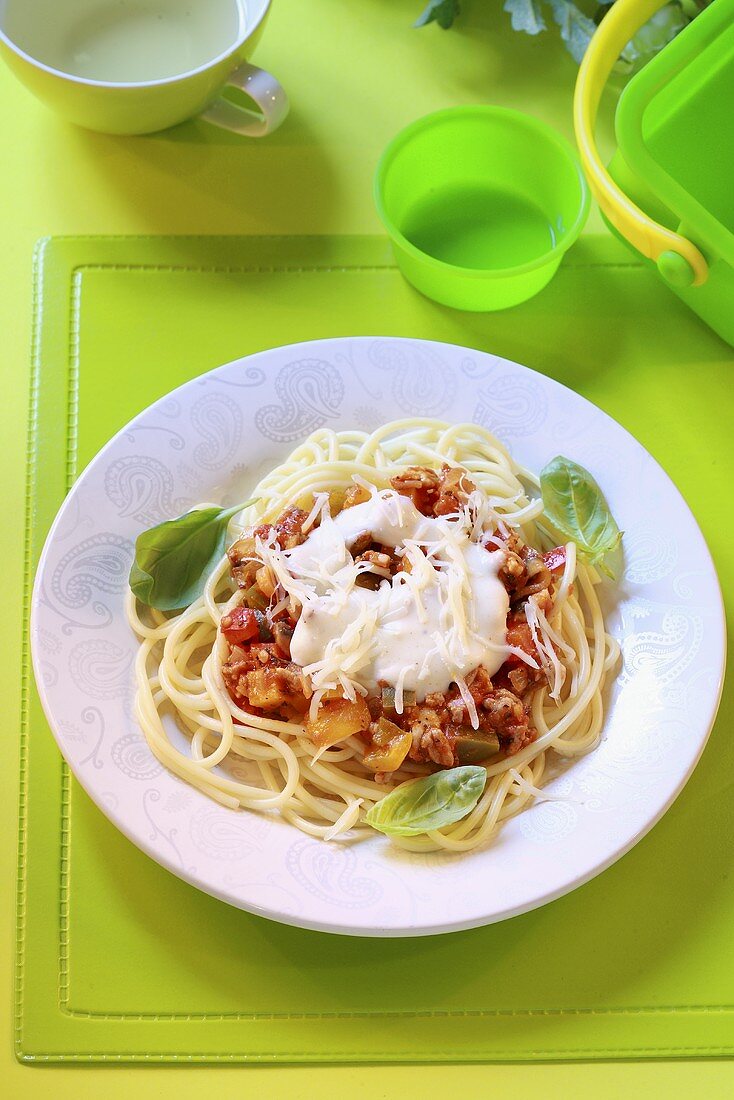 Spaghetti with chicken and vegetable sauce for children