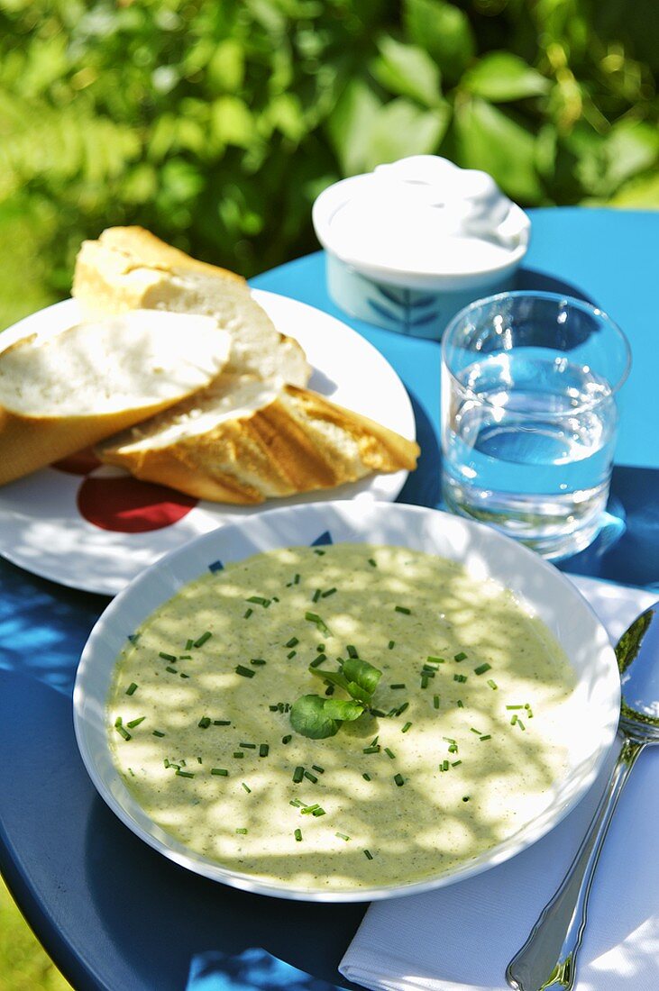 Artichoke cream soup with slices of baguette