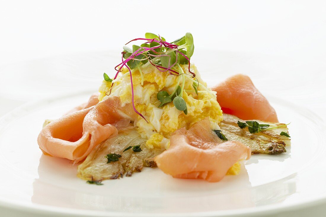 Braised fennel with smoked salmon and scrambled egg