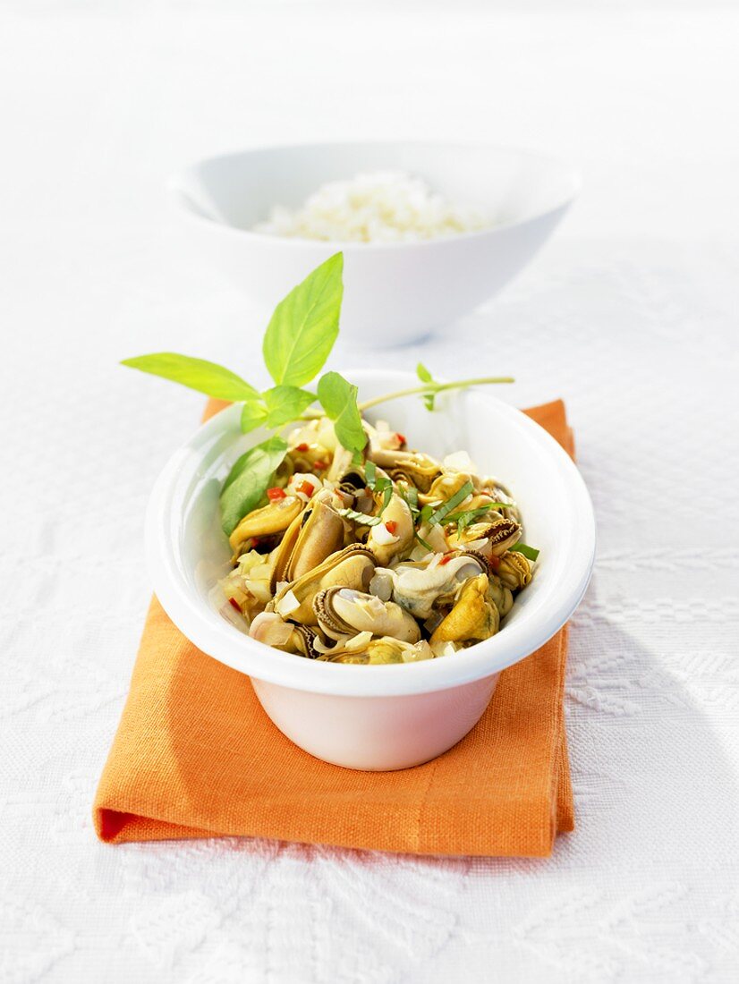 Mussels with lemon grass and basil