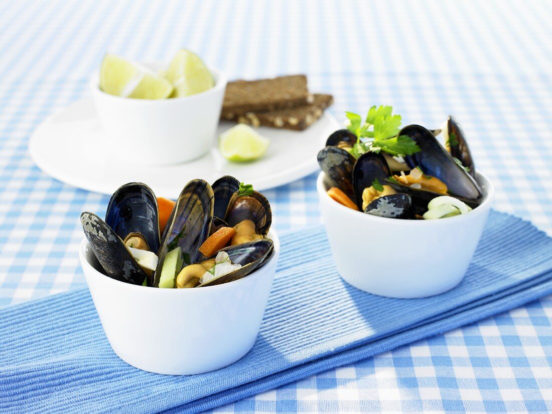 Mussels and vegetables in white wine
