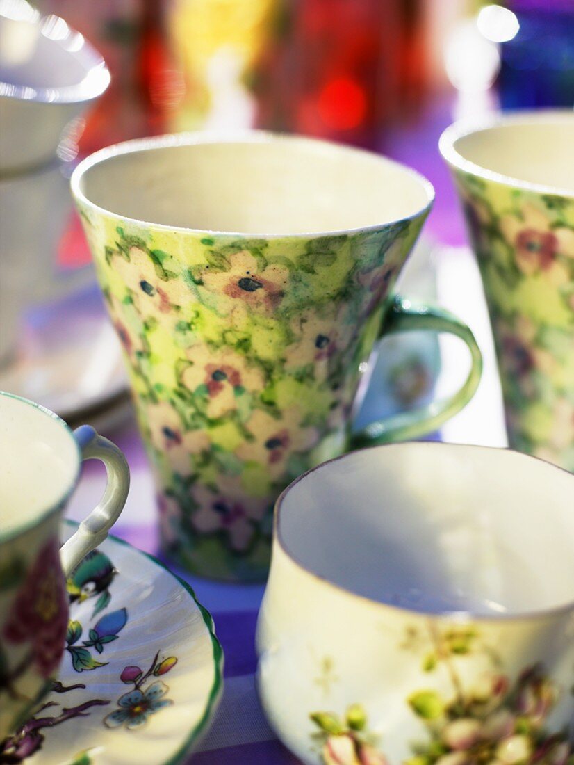 Flower-patterned cups