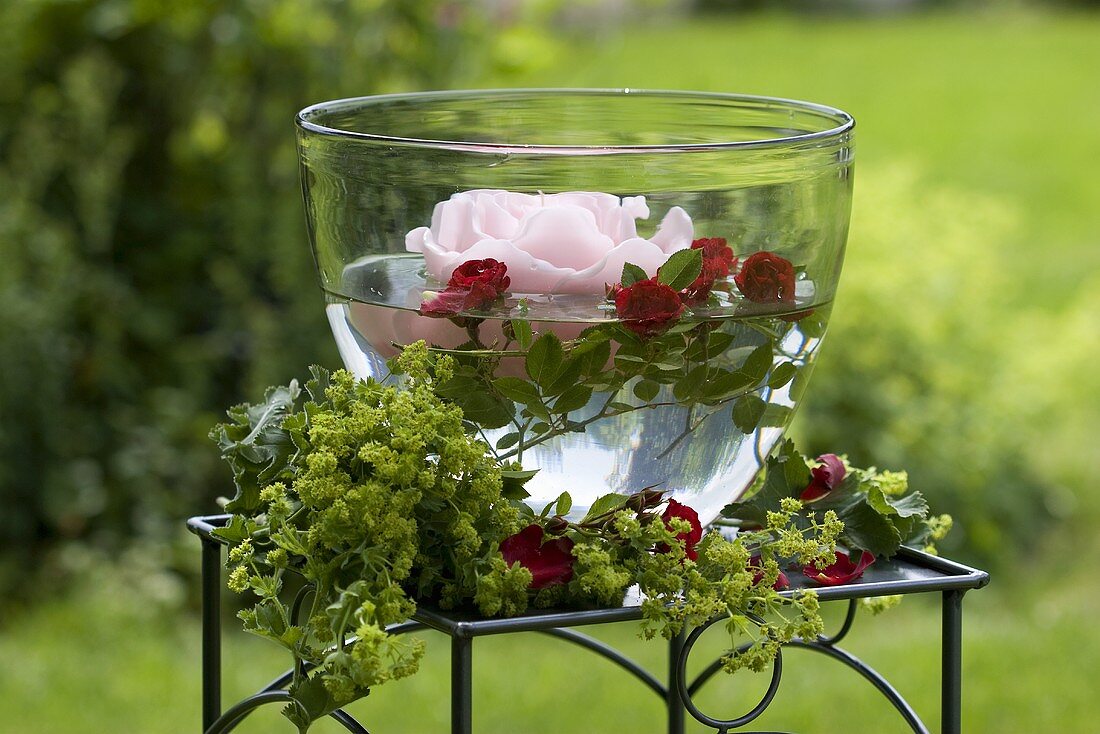 Rose floating candle, roses and lady's mantle