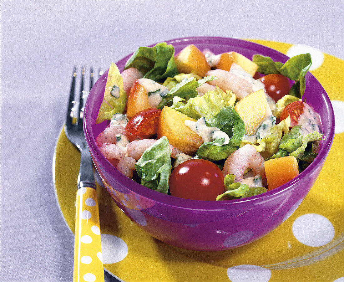 Gemischter Salat mit Crevetten und Joghurtdressing