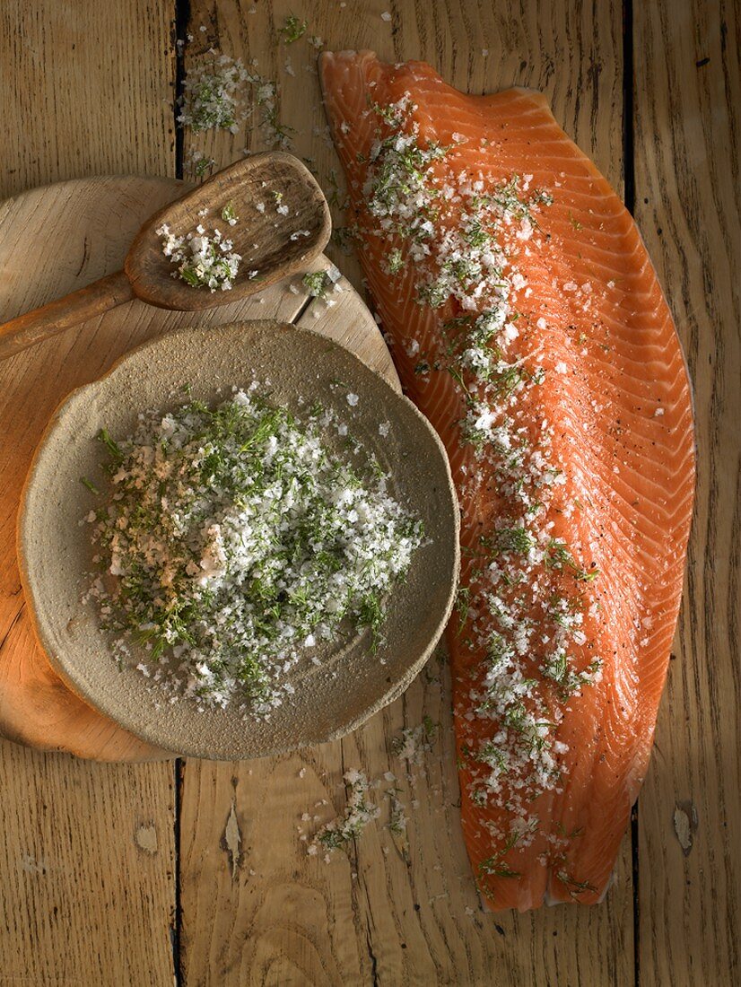 Graved Lachs mit Kräutersalz