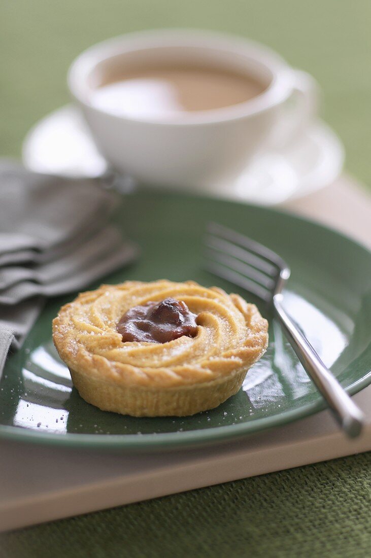 Viennese tart with fruit filling (UK)