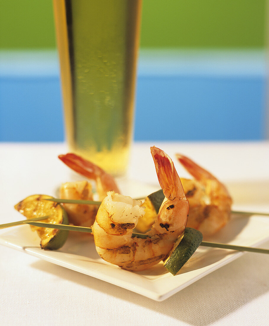 Grilled prawns and lime on skewers
