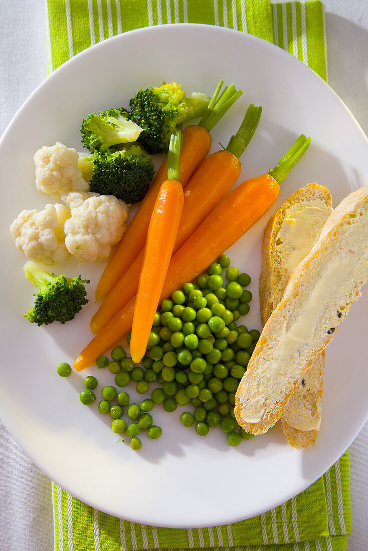 Steamed vegetables with ciabatta