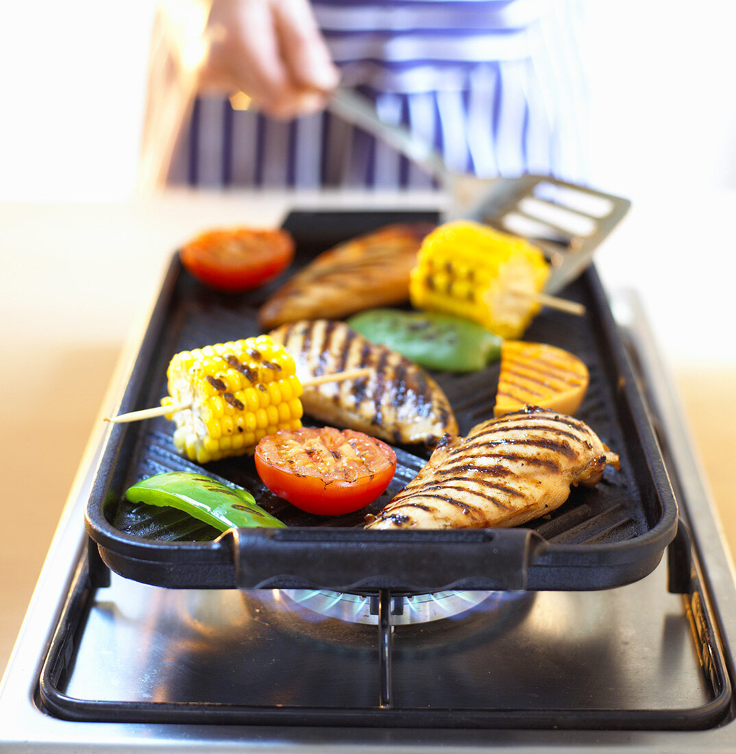 Hähnchenbrust und Gemüse grillen