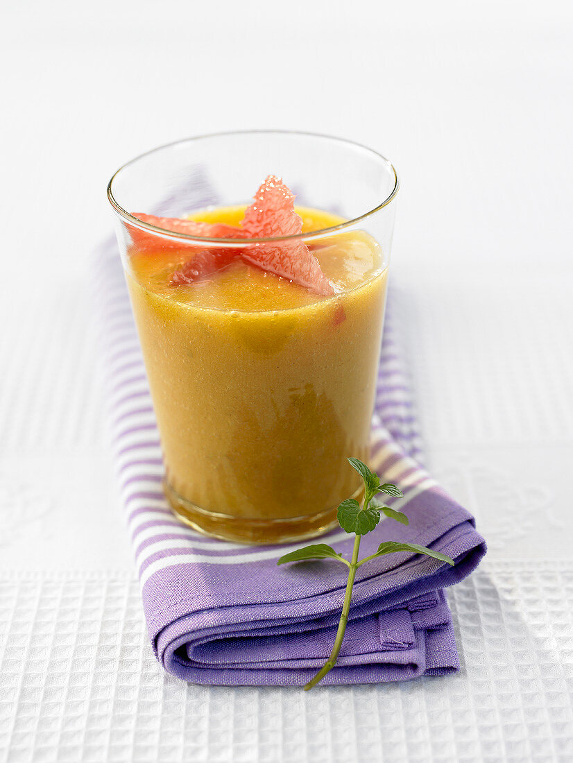 Persimmon smoothie with grapefruit