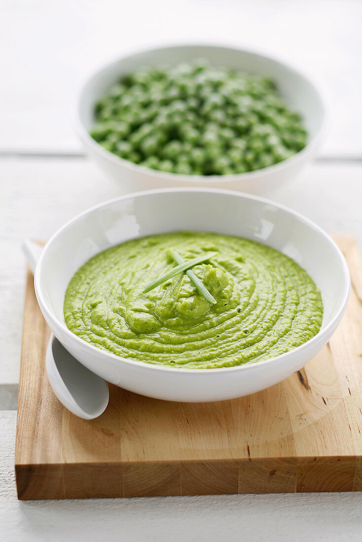 Pea cream soup with tarragon