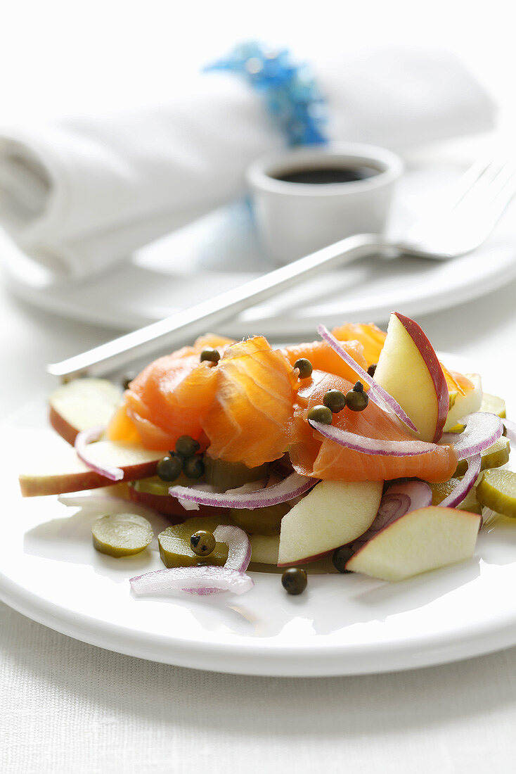 Räucherlachs-Apfel-Salat