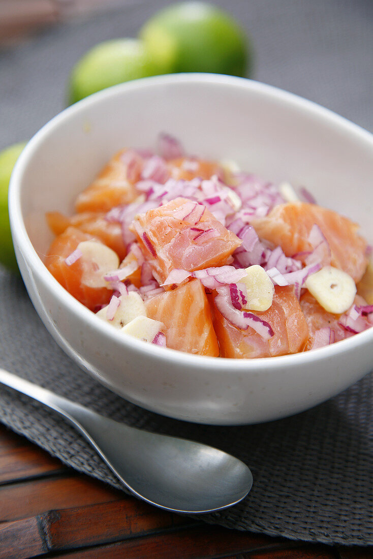 Salmon ceviche with onions and garlic