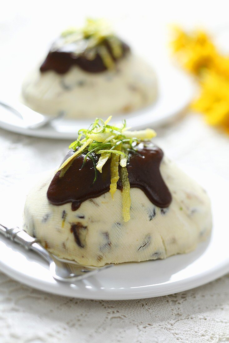 Paskha (Polnisches Quarkdessert) mit Schokoladenglasur