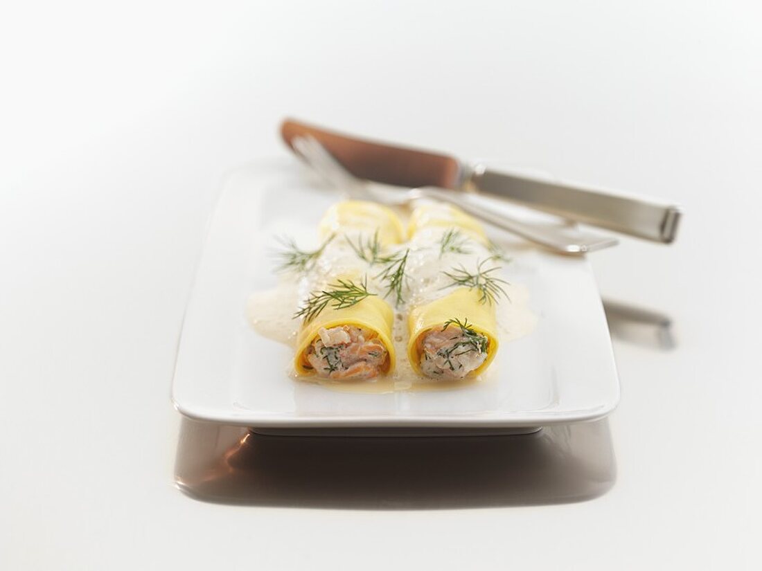 Cannelloni with salmon and shrimp filling