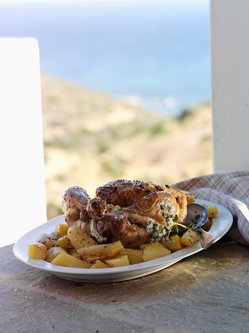 Brathähnchen mit Schafskäse und Kartoffeln (Griechenland)