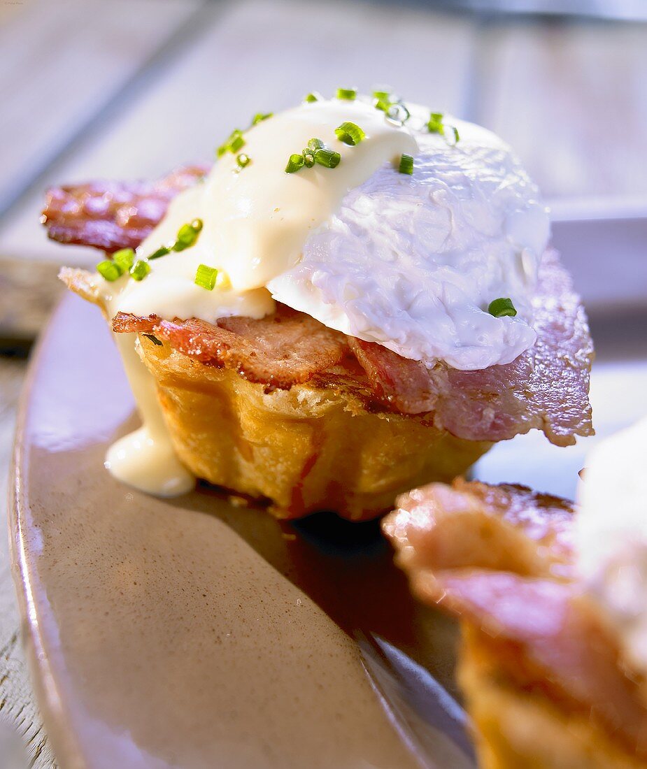 Egg Benedict (Poached egg and bacon on brioche, USA)