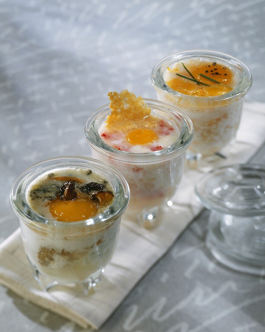 Oeufs cocotte (Eggs baked in glass dishes)