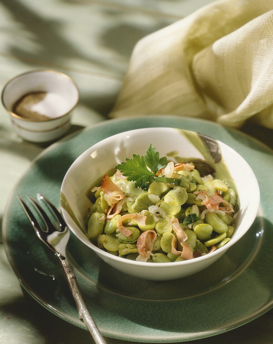 Broad beans with small pieces of bacon