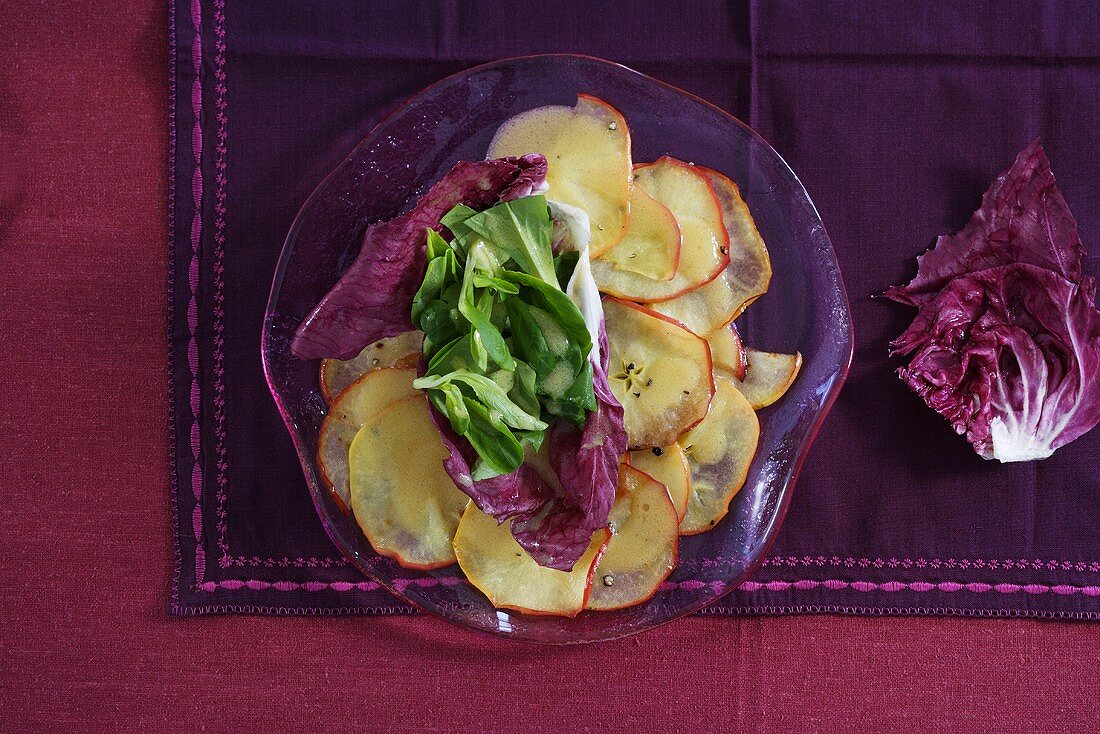 Salad leaves with fried apple slices