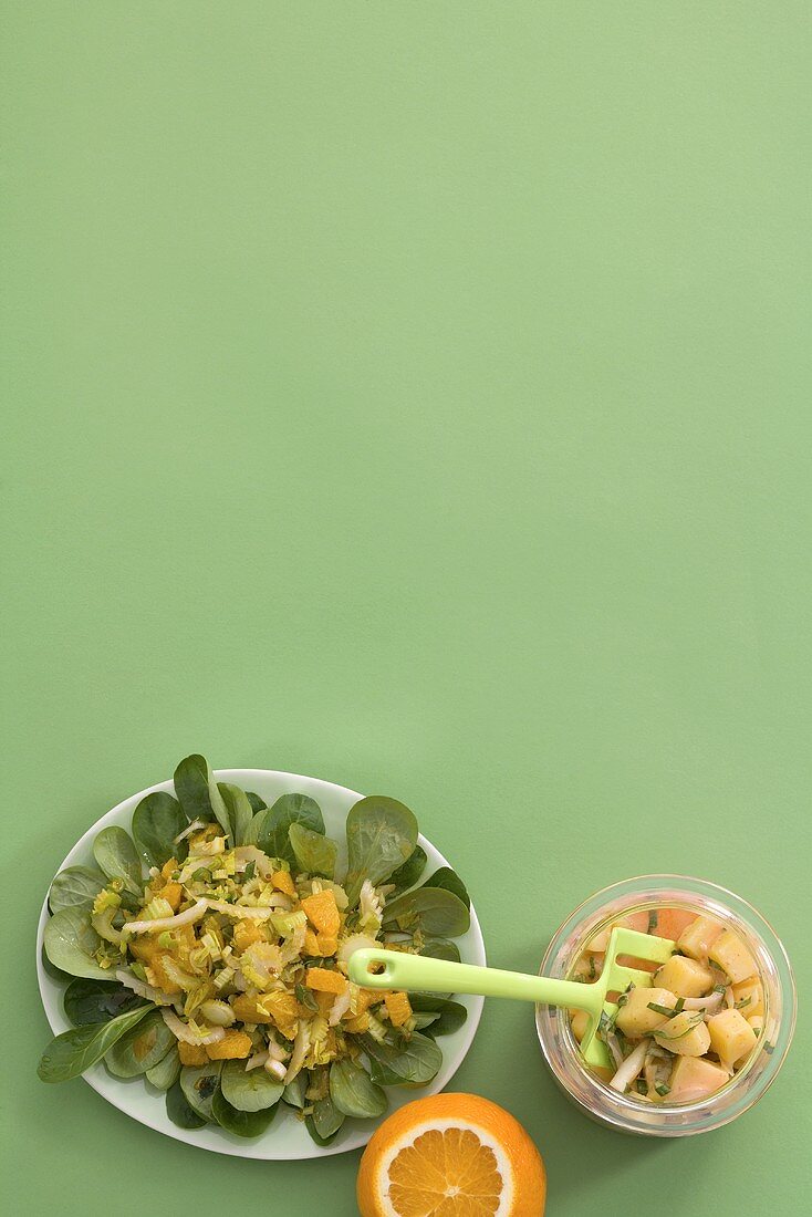Sellerie-Orangen-Salat und Curry-Basilikum-Kartoffeln