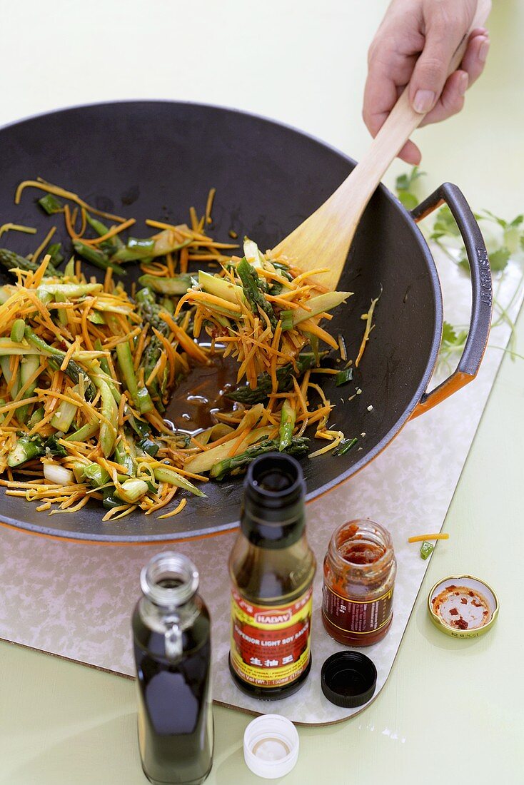 Stir-fried asparagus and carrots