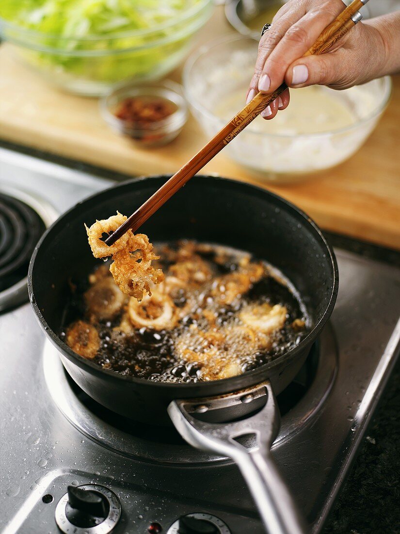 Deep-frying squid rings